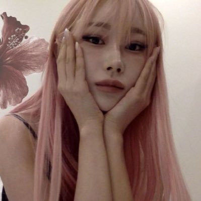 hellokitmee's profile picture. 