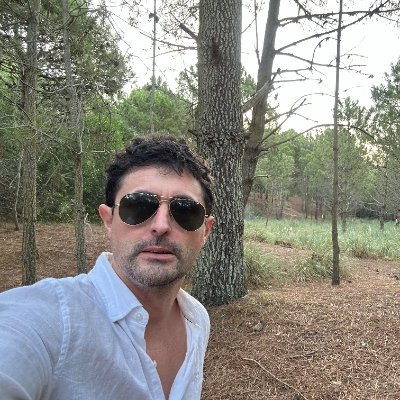 A veces socializo más por esta red que en la vida real. Me divierte dar “me gusta” y enviar memes. @omardiegol