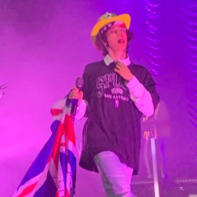 idlecxne's profile picture. (ง’̀-‘́)ง met cone 8.5.19