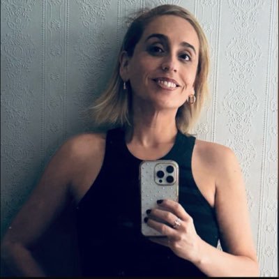 Periodista y me encanta. Dispersa,Hiperlaxa Spámica, Michelada's lover #CientíficamenteINOLVIDABLE (Me río de eso) ¡Feliz por la vida!
