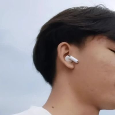 EarthyIDK's profile picture. Hi I'm a professional dumbass.