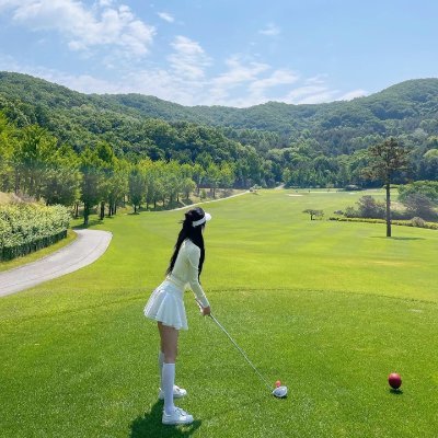 Renee_stars's profile picture. 週末はクラブを握って、平日は自分と向き合う。ゴルフは私にとって、対話であり冒険でもある。今をもっと楽しみたい🌸
#暮らしを楽しむ