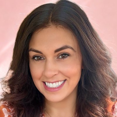 public relations for @ahntoday👩🏻💻 • @miamialum 🎓 • former public safety PIO • police wife🕵🏻♂️ • dog mom & girl mom