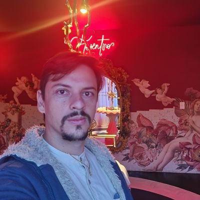 Santitiempodera's profile picture. Santiago Torres Muñoz
Arquitecto de profesión, educador financiero por vocación.
Creo contenido para despertar conciencia, empoderar con herramientas reales.