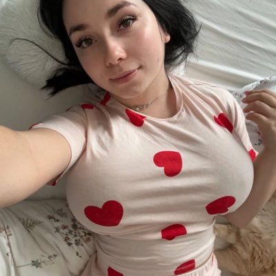 SmithEliza87326's profile picture. Those who truly love you and care for you will never gain power from seeing you weak they will always want to charge you up that's friendship & love💯