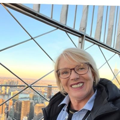 Former Reporter, Emmy Winner, News programs junkie, Loves Chocolate and Yoga and actual facts