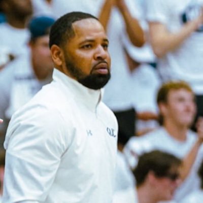 Assistant Coach at Queens University of Charlotte - @queensMBB #QUeenCity #RoyalsRise 👑▫️GC Alum 🦁 ▫️FIU Alum 🐾▫️813 ▫️RIP Mom n Pop 💜💙