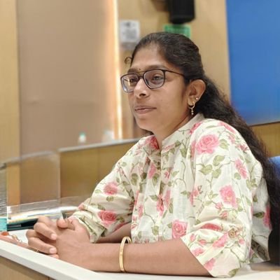 ஓடாத மானும், போராடாத இனமும் மீண்டதாக சரித்திரம் இல்லை 🔥
தமிழ் தாய் வாழ்க.!
தலைவர் பிரபாகரன் வாழ்க.!
நாம் தமிழர் கட்சி💪
மாநில மகளிர் பாசறை ஒருங்கிணைப்பாளர்💪