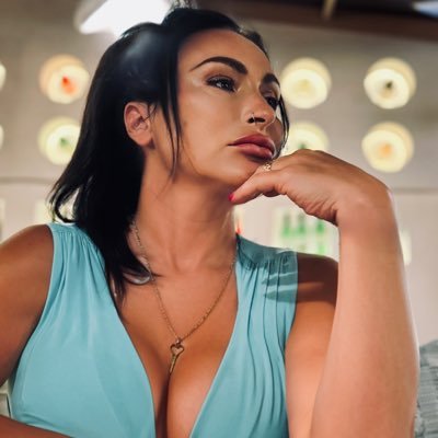 Chastity enforcer, Sado-spanker, Humiliatrix, Size discriminatrix, Bondage fanatic & strap-on cuck fucker. Get to know me https://t.co/pJ8b5yFd1Z