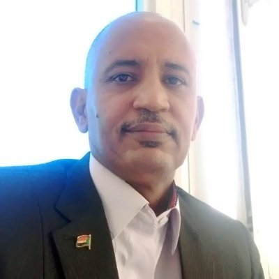 أول شخص في العالم يجاري الذكاء الاصطناعي في توليد المحتوى الإبداعي - مؤلف كتاب أفضل الممارسات في التسويق الرقمي