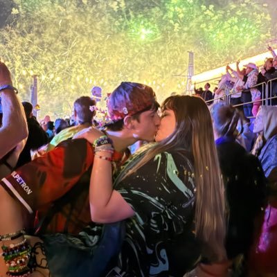 24, UNLV 2024👨🏻🎓 Raver🤘🏻 Wannabe DJ🎚🎛 ⬡Hexagonian⬡ Illenial❤️🔥Daydreamer☁️ Doghouse🦴 Lone Wolf Squad🐺