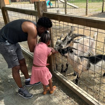 Supports Civil Rights, woman’s Rights ,BLM,love animals, @Eagles & @Arsenal Football Club- Supporter. All I want to see in this world is more love & less hate.