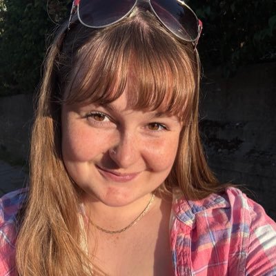 22 | she/her | 📚🎶🎭 | english & french @queenscollegeox | regional ambassador @holocaustuk | former editor in chief @empowordjournos | all views my own ✨