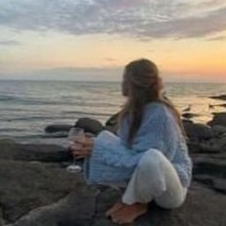 Jojiq169017's profile picture. Professional star-gazer with earthly KPIs.