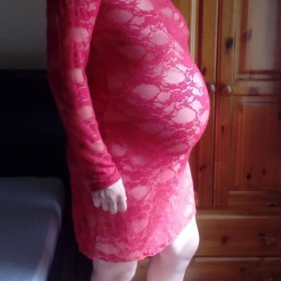 selling feet pics pregnancy pics and more. DM me I don't bite.…. mostly, oh call me Kate.