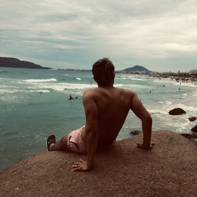 me dijeron que la vida solo es vida si hay amor🍷❤️