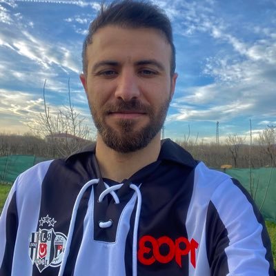 Srknjk's profile picture. Siyah beyaz film gibi biraz. Beşiktaşk🦅 Felsefe Öğretmeni