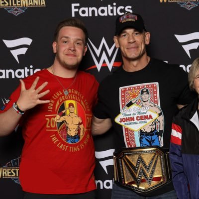 Fan de catch et de la wwe depuis 2007 / chaîne TikTok de 140 000 abonnés (lecatchalabelge) Voyage avec Ma grand-mère ❤️