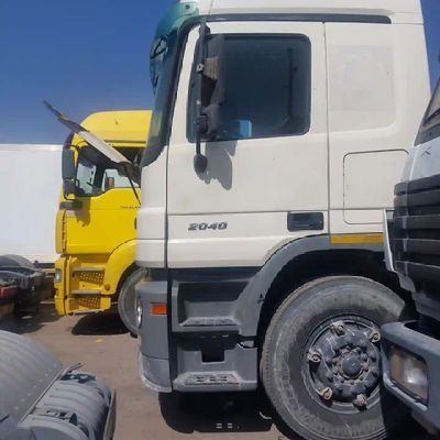 خلك بحر ؛ يبلع ولا يشتكي ضيق
لا هاج موجهہ صار كلن يهابهہ !