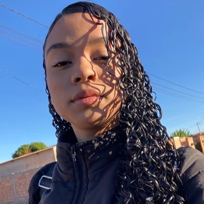 eloozv's profile picture. 