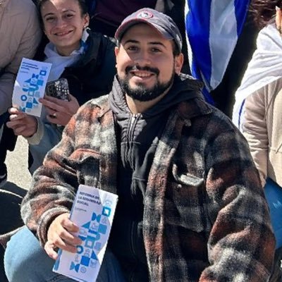 Oriental. Canario y de Las Piedras. Blanco. Estudiante de Ingeniería Agrónoma. Hincha de Defensor Sporting.