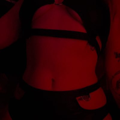 heyprettykitty's profile picture. 25 | minors do not interact | nsfw