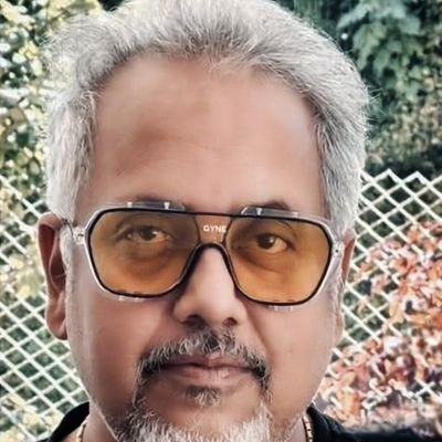 Writer and Director of National award winning shortfilm Vidiyalai Nokki and
Feature Films: Baana Kaathadi.Semma Botha Aagathey, Plan Panni Pannanum