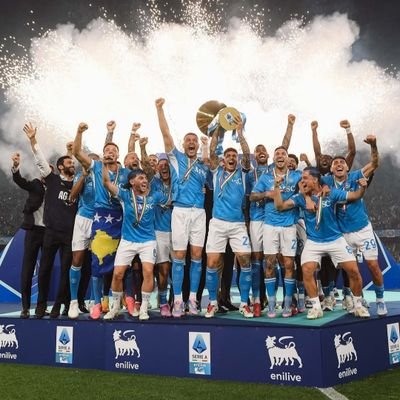 CacaceMercury's profile picture. Nella mia mente è nel mio cuore c'è posto solo per la mia famiglia, per il Napoli e per i Queen