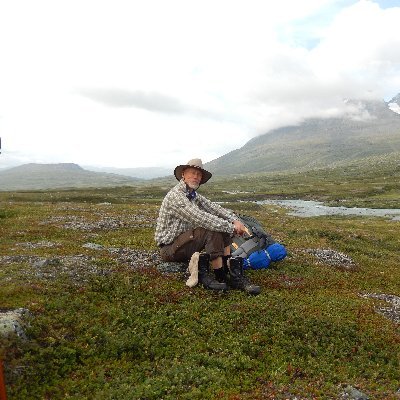 Människa, man, son, bror - svensk. Qigongar, andas, närvarar, läser. Skriver när orden kommer till mig: funderingar, reflektioner, intryck och ögonblicksbilder.