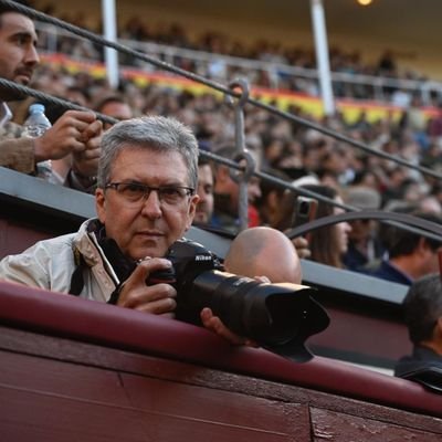 Madrid. Chamberí. En la Administración de Justicia. Abogado no ejerciente. Fotógrafo. Fotografía taurina, social y eventos.
https://t.co/ckr5S8lViy