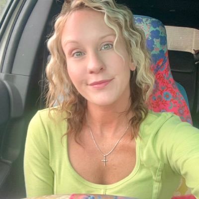 my account was hacked. TikTok: https://t.co/lQaX9wYyWY 😇rapture ready/watchwoman 🎺career: social service director