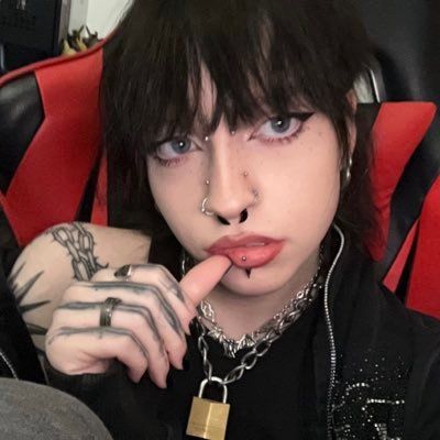 20☆evil emo twink ☆ i own @pvpcvnt creators dni☆$20 dm fee☆he/him
