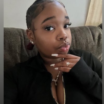 soicy_naee's profile picture. Im not shi. 🏳️‍🌈