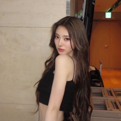 renequeenn's profile picture. 𝘐𝘜 • 𝘙𝘰𝘴𝘦́ • 𝘗𝘩𝘢𝘳𝘪𝘵𝘢 • 𝘈𝘯𝘯𝘢 • 𝘚𝘦𝘩𝘶𝘯 • 𝘑𝘦𝘰𝘯𝘨𝘩𝘢𝘯 • 𝘑𝘢𝘦𝘩𝘺𝘶𝘯 • 𝘔𝘢𝘳𝘬 • 𝘑𝘦𝘯𝘰