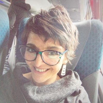 Ex docente de música, sureña.
Ahora emprendedora, con Joyas Cocol en face💗
Mami de músicos.
Mi compañero, Pedro.
Vereda izquierda