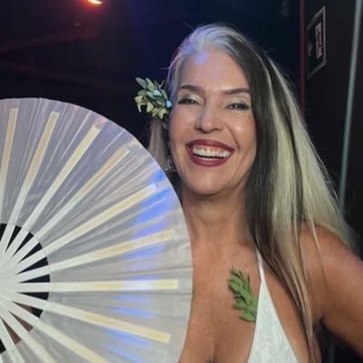 Mãe de 5, produtora cultural e psicóloga