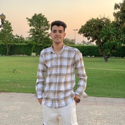اللّهم ثبت أقدامنا علي الصلاه ، واجعلها أحب إلينا من الدنيا وما فيها 💙🌸