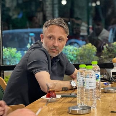 İpeğe sarılmış çelik, Galatasaray'lı/ Cost Manager/ Köşe Yazarı/ Digital Editor/
Allah'ın izniyle 𐱅𐰼𐰇𐰰.
Düzce, Ankara, İstanbul