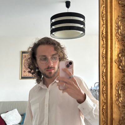diegloow's profile picture. LORDE SUMMER 2025 : VIRGIN 🩵🩻🧬⛓️ met Lorde ✨🫶🏼