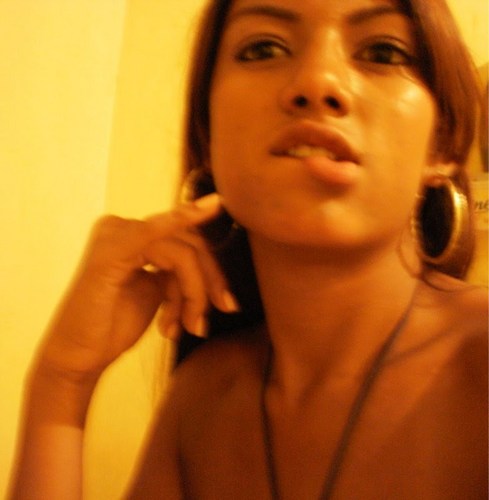 A menina q muitos julgam...
A mulher q poucos conhece...