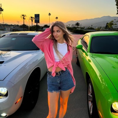 orange_EIII's profile picture. I'm a beauty who runs a skin care shop. I love traveling, music and yoga. 😊 😊