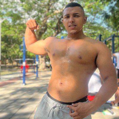 instagram: @frankbigdic I'm Colombian with a big dick for you, 22 cm and thick💦😏🙈 Soy colombiano con una gran verga para ti, 22 cm y gruesa💦😏🙈