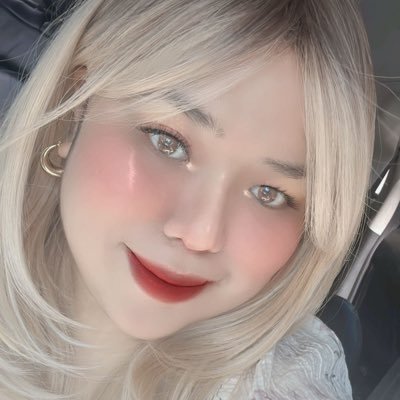 iamrosiekim's profile picture. CARAT 🩵🩷