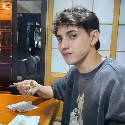 Givsirtori's profile picture. 