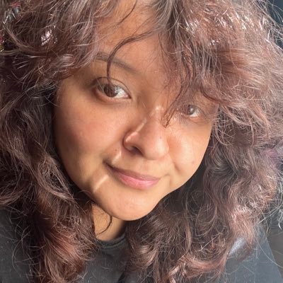 Estudié Antropología, pero como no vimos dinosaurios me pase a hacer FullStack con JS y en mis ratos libres etnografía digital con Python 🙈