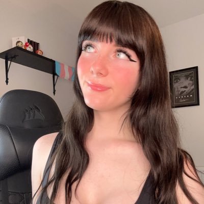 British gamer girl 🎮🇬🇧 this is my sfw account 🏳️⚧️ nsfw is @tswinter_ 🌶️🔞 ↓ follow my socials ↓