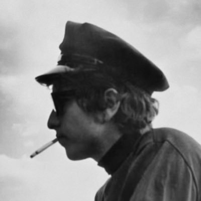 SignorRivarez's profile picture. Socialist Humanist. 💚.