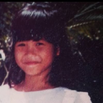 MadeOutOfSunset's profile picture. Beach bum battling gravity.