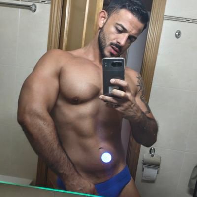Just a simple muscle gay guy with an obsession for thongs, lycra and  lingerie. 
Warm blood 🇮🇹 in cold lands 🇳🇱