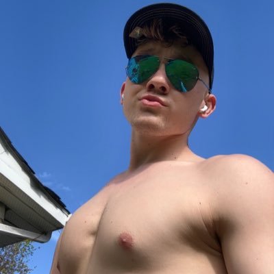 ezrahmahomes's profile picture. Twink of La Belle Province🇨🇦